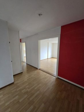 Appartement 2.5 pièces à Yverdon-les-Bains - Appartement 2.5 pièces au 1er étage avec balcon - Hall d'entrée