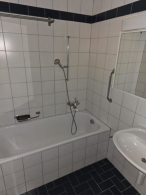Appartement 2.5 pièces à Yverdon-les-Bains - Appartement 2.5 pièces au 1er étage avec balcon - Salle de bains