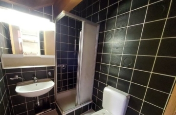 Douche - Charmant logement 3.5 pièces au 4ème étage