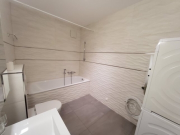 Bains - Centre des Remparts, 2.5 pièces au 1er étage