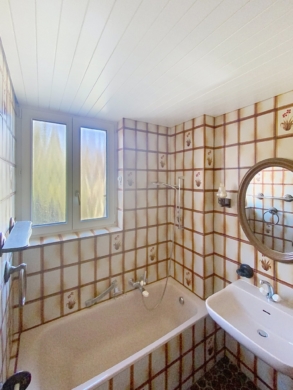 Bains rez - Appartement de 6.5 pièces au coeur du Ruz à Orbe