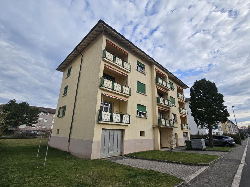 Appartement 5.5 pièces à Yverdon-les-Bains - Grand logement de 5.5 pièces au 1er étage - Immeuble