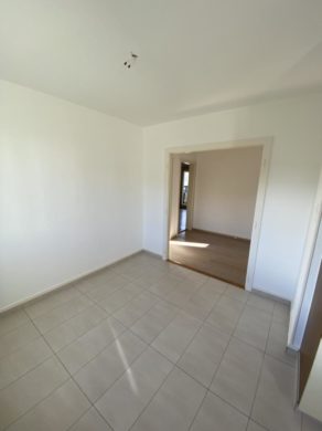 Appartement 5.5 pièces à Yverdon-les-Bains - Grand logement de 5.5 pièces au 1er étage - Salle à manger