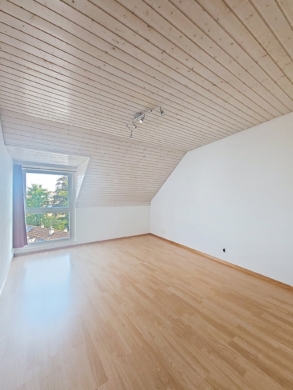 Chambre 1 - Centre-ville – Charmant 3.5 pièces au dernier étage
