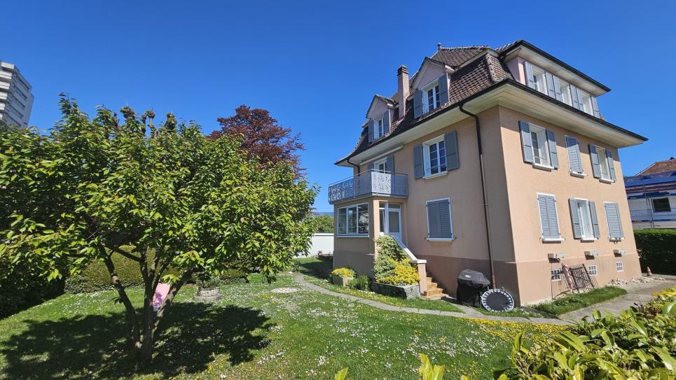 Appartement 4 pièces à Yverdon-les-Bains - Spacieux logement de 4 pièces au 1er étage avec balcon - Immeuble