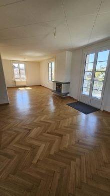 Appartement 4 pièces à Yverdon-les-Bains - Spacieux logement de 4 pièces au 1er étage avec balcon - Séjour - salle à manger