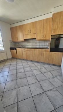 Appartement 4 pièces à Yverdon-les-Bains - Spacieux logement de 4 pièces au 1er étage avec balcon - Cuisine