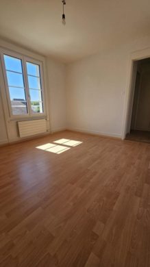 Appartement 4 pièces à Yverdon-les-Bains - Spacieux logement de 4 pièces au 1er étage avec balcon - Chambre 1