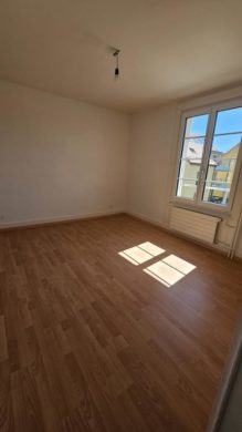 Appartement 4 pièces à Yverdon-les-Bains - Spacieux logement de 4 pièces au 1er étage avec balcon - Chambre 2