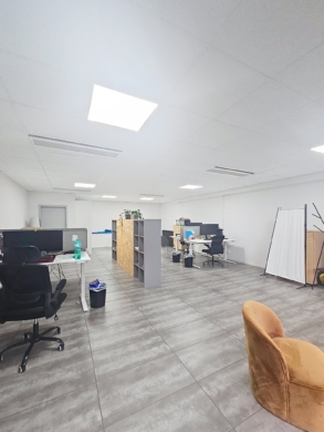 Local - Commerce de 1.0 pièce au 1er étage