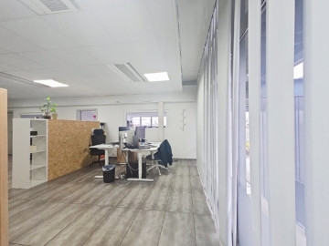 Local - Commerce de 1.0 pièce au 1er étage