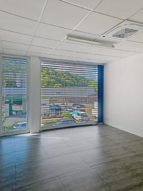 Bureau - Bureau 191 m2 à louer – 5 pièces zone commerciale du centre Migros