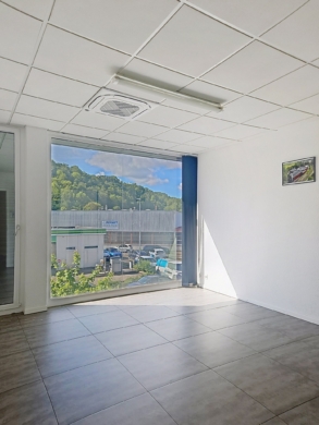 Bureau - Bureau 191 m2 à louer – 5 pièces zone commerciale du centre Migros