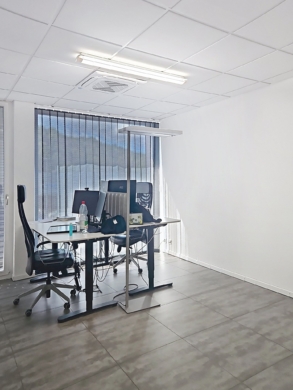 Bureau - Bureau 191 m2 à louer – 5 pièces zone commerciale du centre Migros