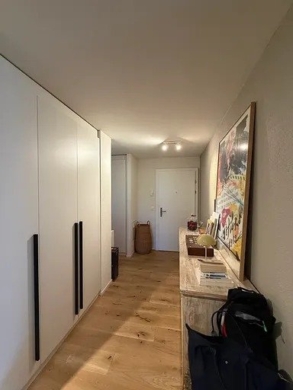 Hall - Grand appartement rénové de 4.5 pièces avec loggia