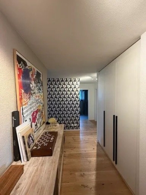 Hall - Grand appartement rénové de 4.5 pièces avec loggia