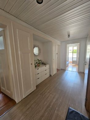 Bel appartement de 4 pièces au rez supérieur avec accès au jardin - Hall.1