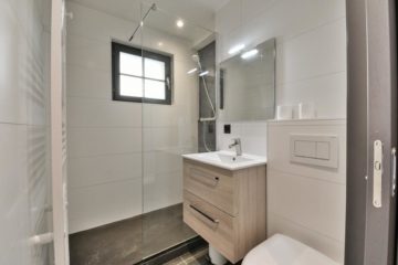 Appartement 2.5 pièces à Champoussin - Opportunité ! Appartement rénové aux Portes-du-Soleil ! - salle de douche