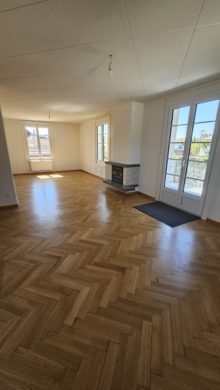 Spacieux logement de 3.5 pièces au 1er étage avec balcon - Séjour - salle à manger