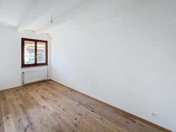 Maison 5.5 pièces à Bonvillars - Propriété villageoise avec jardin et garage - Image