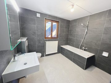 Maison 5.5 pièces à Bonvillars - Propriété villageoise avec jardin et garage - Image