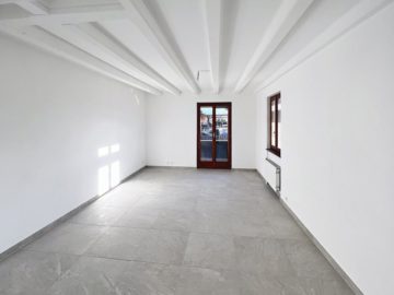 Maison 5.5 pièces à Bonvillars - Propriété villageoise avec jardin et garage - Image