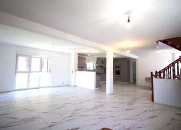 Villa Individuelle 8 pièces à Yverdon-les-Bains - Spacieuse - Rénovée à neuf - Emplacement central- - Image