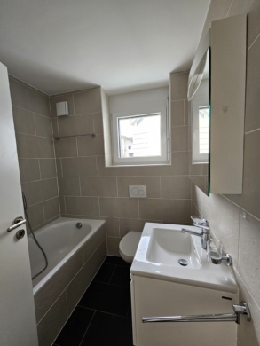 Bains - Spacieux appartement de 4.5 pièces au 1er étage avec balcon