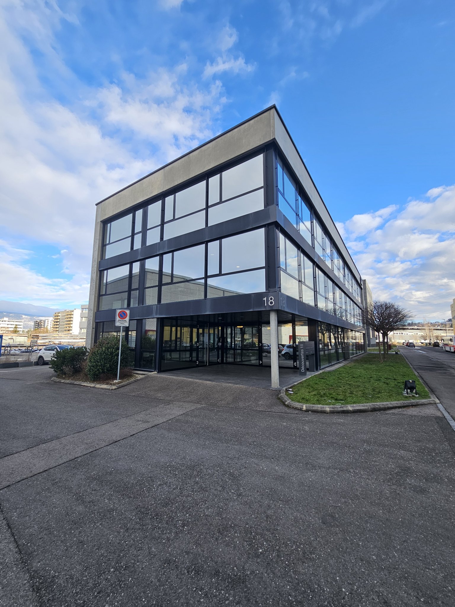 En plein coeur du plus grand parc technologique de Suisse (Y-Parc) - Bâtiment